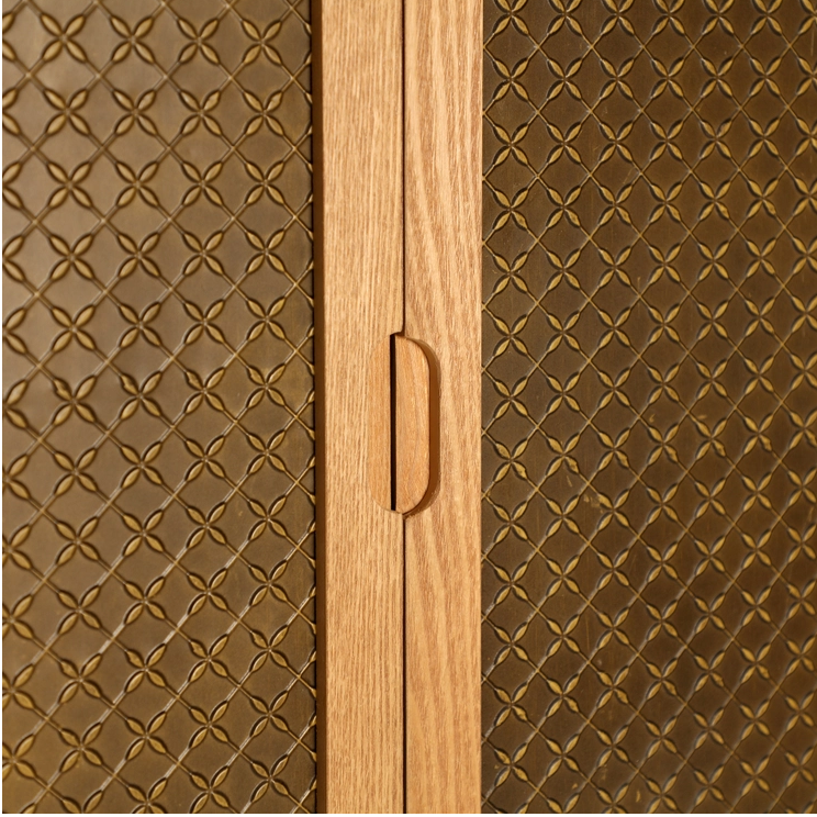 Armario Nevoy, madera de pino color marrón, patas metálicas color oro envejecido