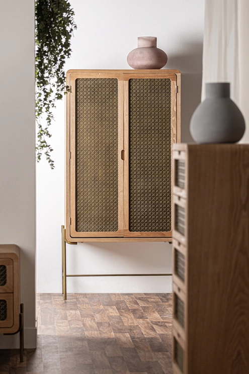 Armario Nevoy, madera de pino color marrón, patas metálicas color oro envejecido