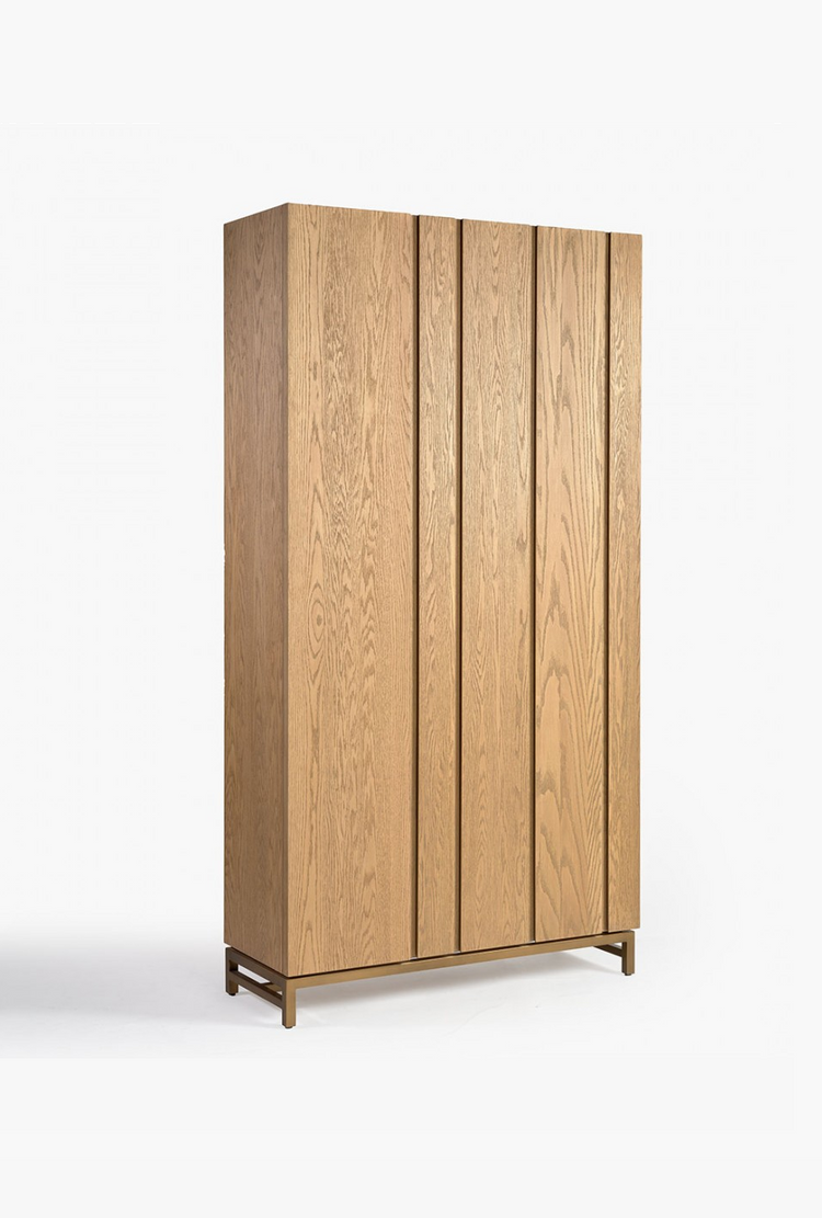 OAK wardrobe made of natural oak wood with 3 doors and embossed slats