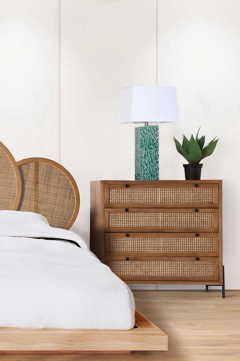 Cómoda Zetel, madera en color marrón, patas metálicas color negro