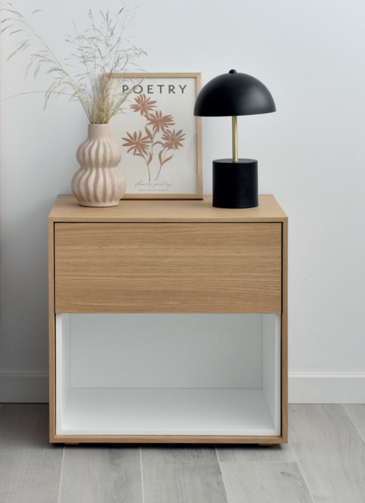 Mesita dormitorio AREN en roble claro cajón CUBE sin pata