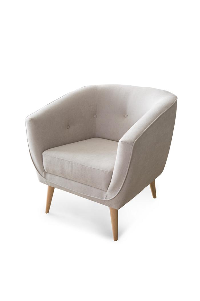 Butaca SÓBER con pata haya natural, tapizada en algodón lino