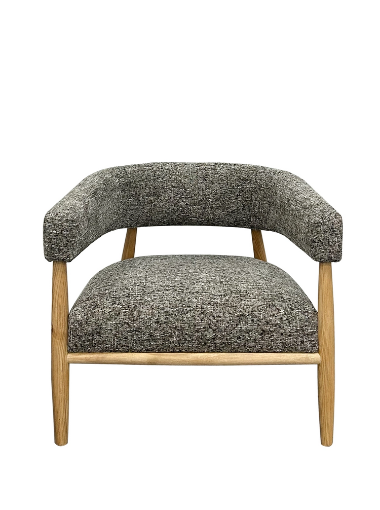 Silla Topo, en madera de roble y tapizado gris