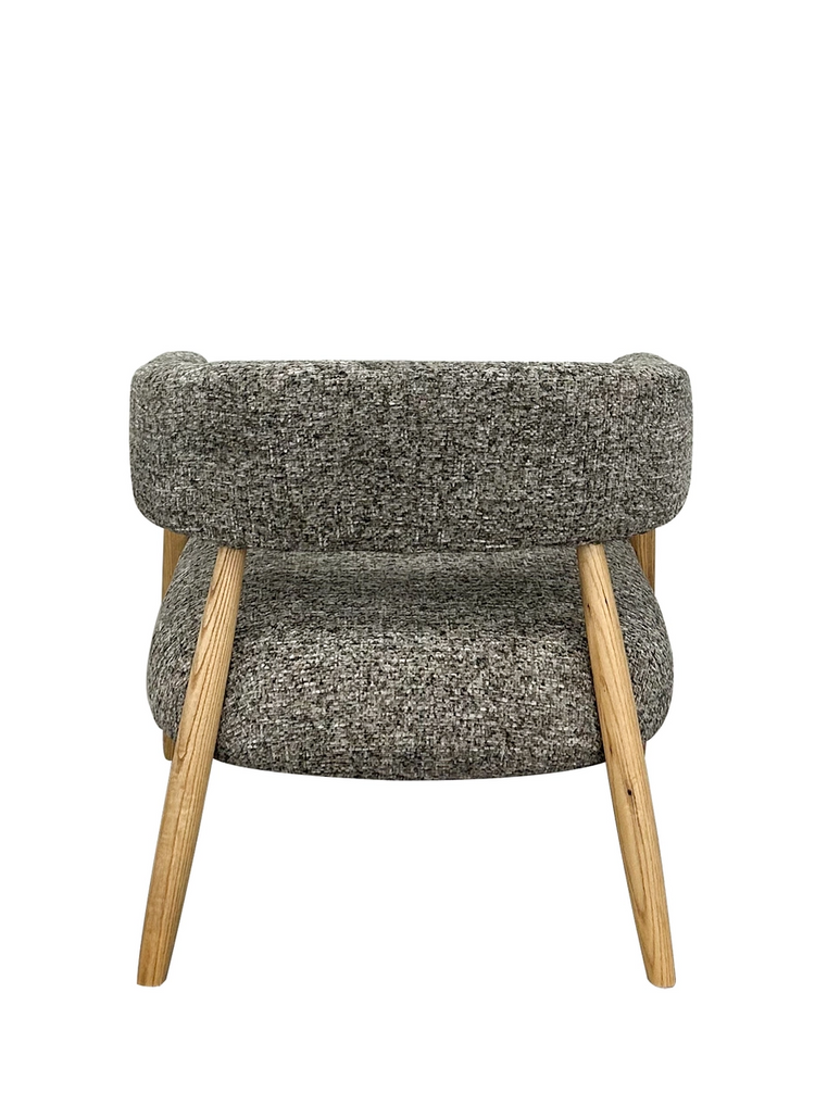 Silla Topo, en madera de roble y tapizado gris
