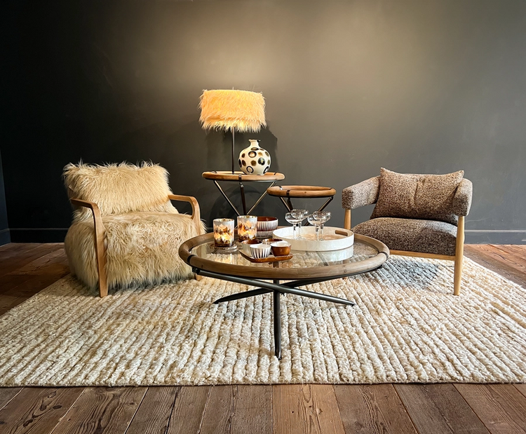 Silla Topo, en madera de roble y tapizado gris