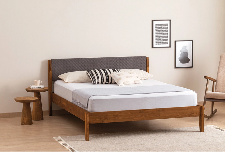 Cama individual LOIRA, de madera de pino color nogal