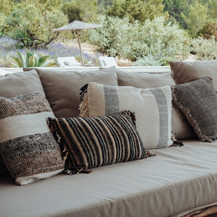 Isa cushion 60x40, white and grey