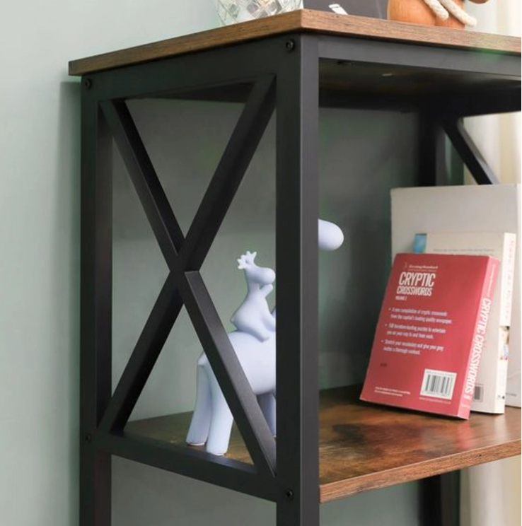 Librería Nancy's Dillon, madera trabajada y metal negro