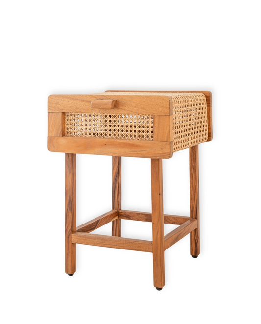 Mesita de noche Jaya, de madera y ratán