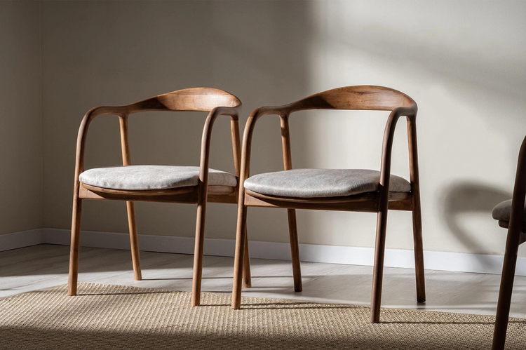 Silla Atlas, madera maciza de nogal, natural