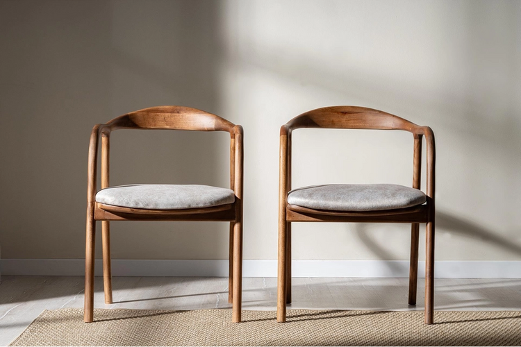 Silla Atlas, madera maciza de nogal, natural