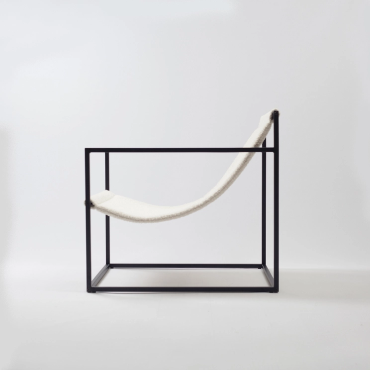 Silla BERNIE estructura de acero y asiento en tejido blanco