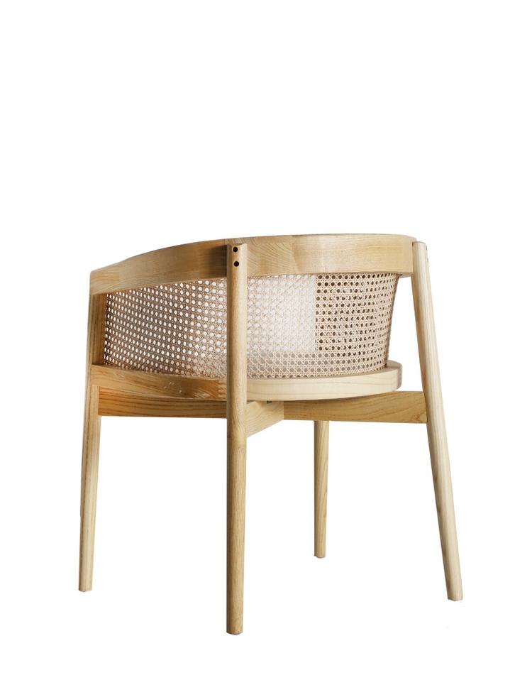 Silla Vikan de madera de olmo natural con respaldo de rejilla de rattán