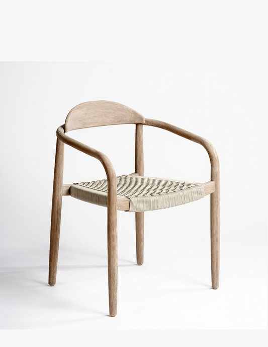 Silla AMAYA, madera de eucapilto grisácea y aiento de cuerda color gris claro