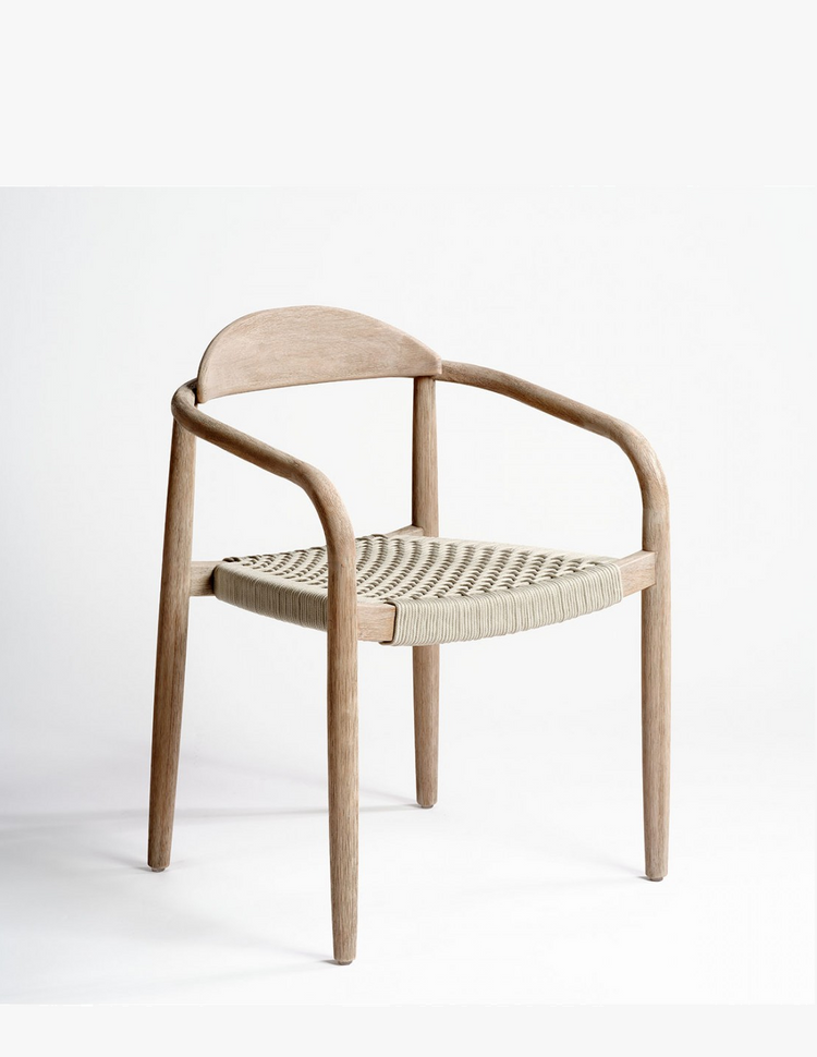 Silla AMAYA, madera de eucapilto grisácea y aiento de cuerda color gris claro