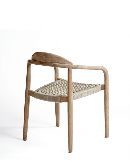 Silla AMAYA, madera de eucapilto grisácea y aiento de cuerda color gris claro