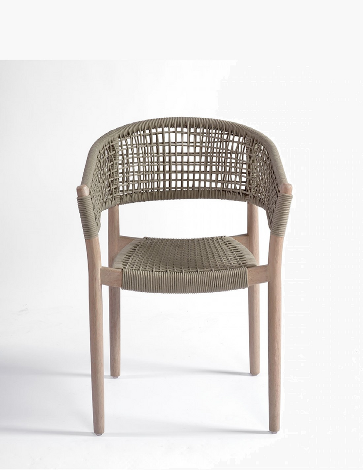 Silla IBIZA, en madera de eucalipto color grisáceo con respaldo y asiento de cuerda color topo