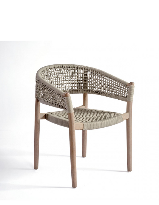 Silla IBIZA, en madera de euaclipto grisácea con respaldo y asiento de cuerda color gris claro