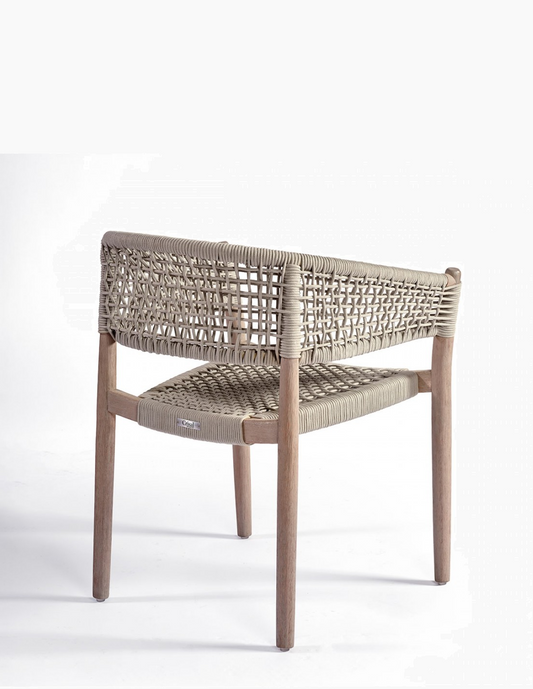 Silla IBIZA, en madera de euaclipto grisácea con respaldo y asiento de cuerda color gris claro