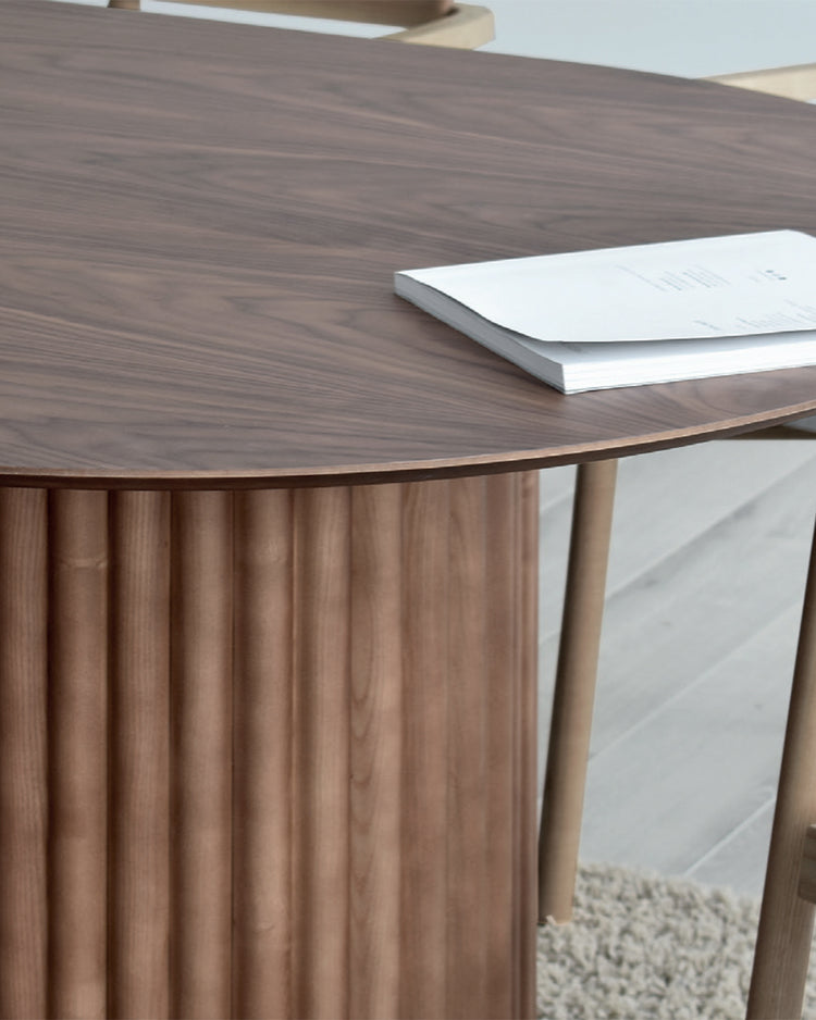 Mesa de comedor redonda SEREN nogal, con dos pies y  tapa de madera nogal claro