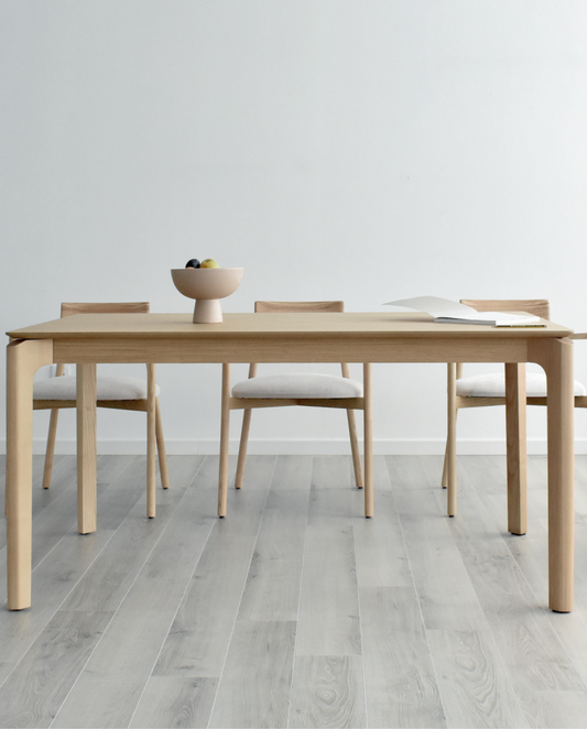 Mesa de comedor ASHID extensible con sobre de roble natural