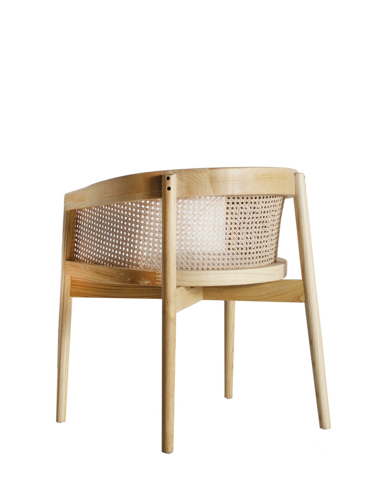 Silla VIKAN, de madera de olmo natural con respaldo de rejilla de rattán